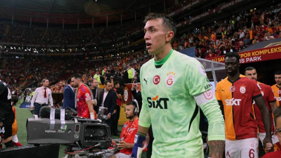 Galatasaray Fernando Muslera'nın yerini 1.97'lik kaleciyle dolduracak! Brezilyalı yıldız imzayı attı. Hayırlı uğurlu olsun 1